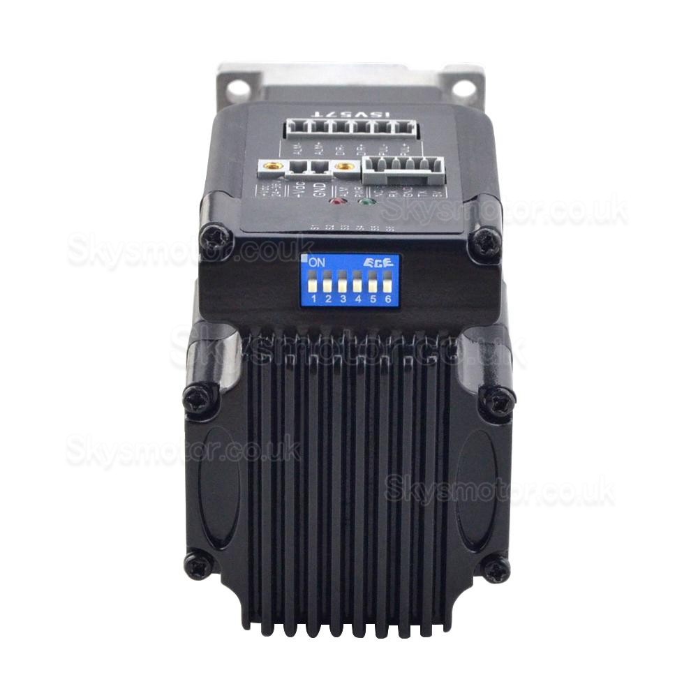 How does the control system of a servo motor operate?